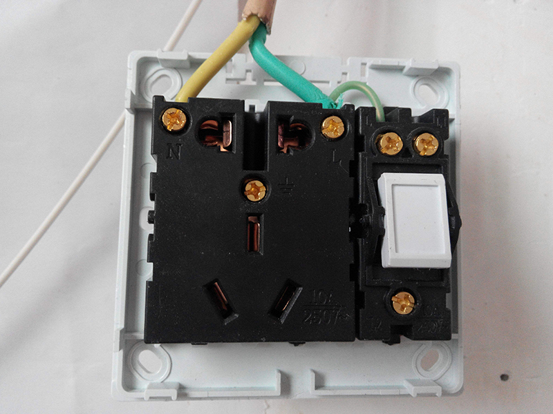 不知道電燈開關怎么接？先別急找人上門弄，其實自己動動手也是可以搞定的